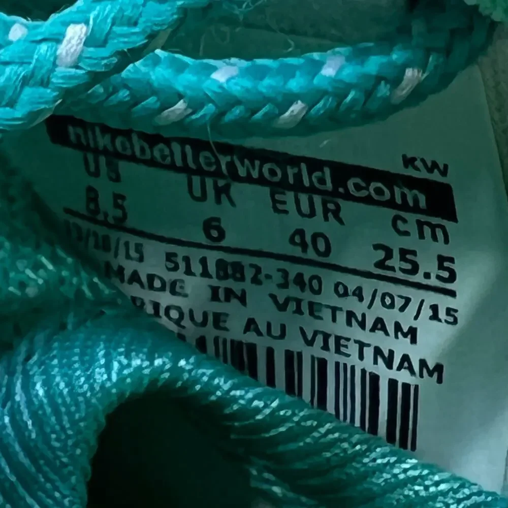 Nike Roshe Teal Blue/ White Womens athletic shoe Size 8.5